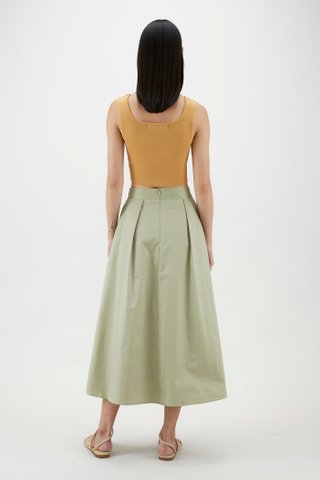 Nattie Curve-Seam Crop Top